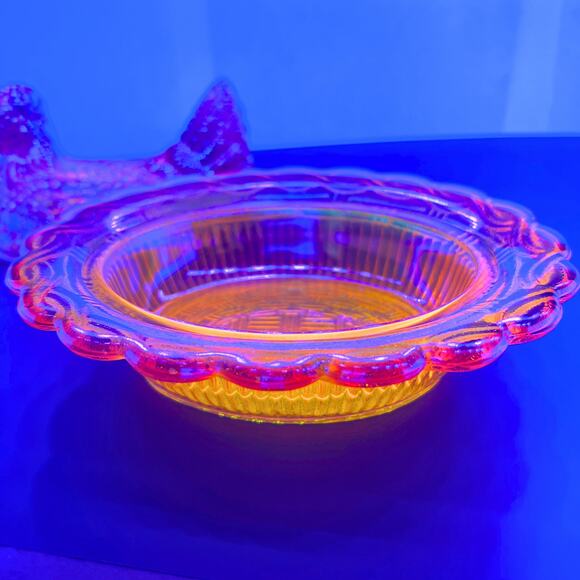 Mosser Marigold Carnival Hen on Nest - GLOWS - Picture 2 of 11